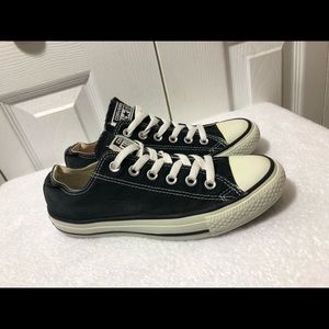 Black Converse All star low top Women’s size 7